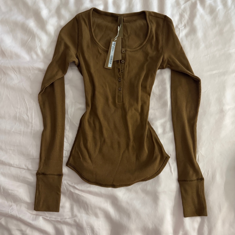 Skims cotton rib scoop neck Henley long sleeve in chai